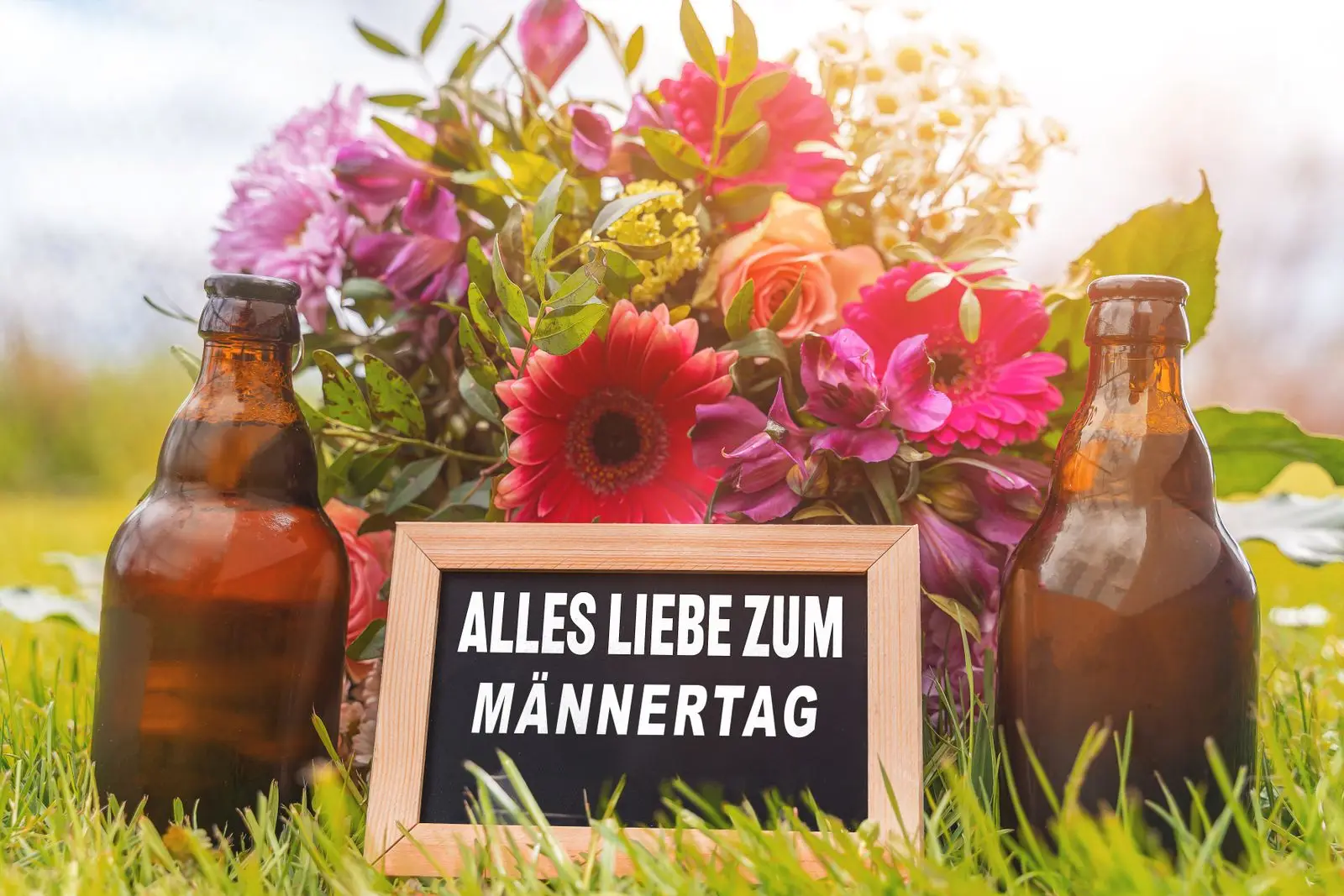 Alles liebe zum männertag wunsch neben bier