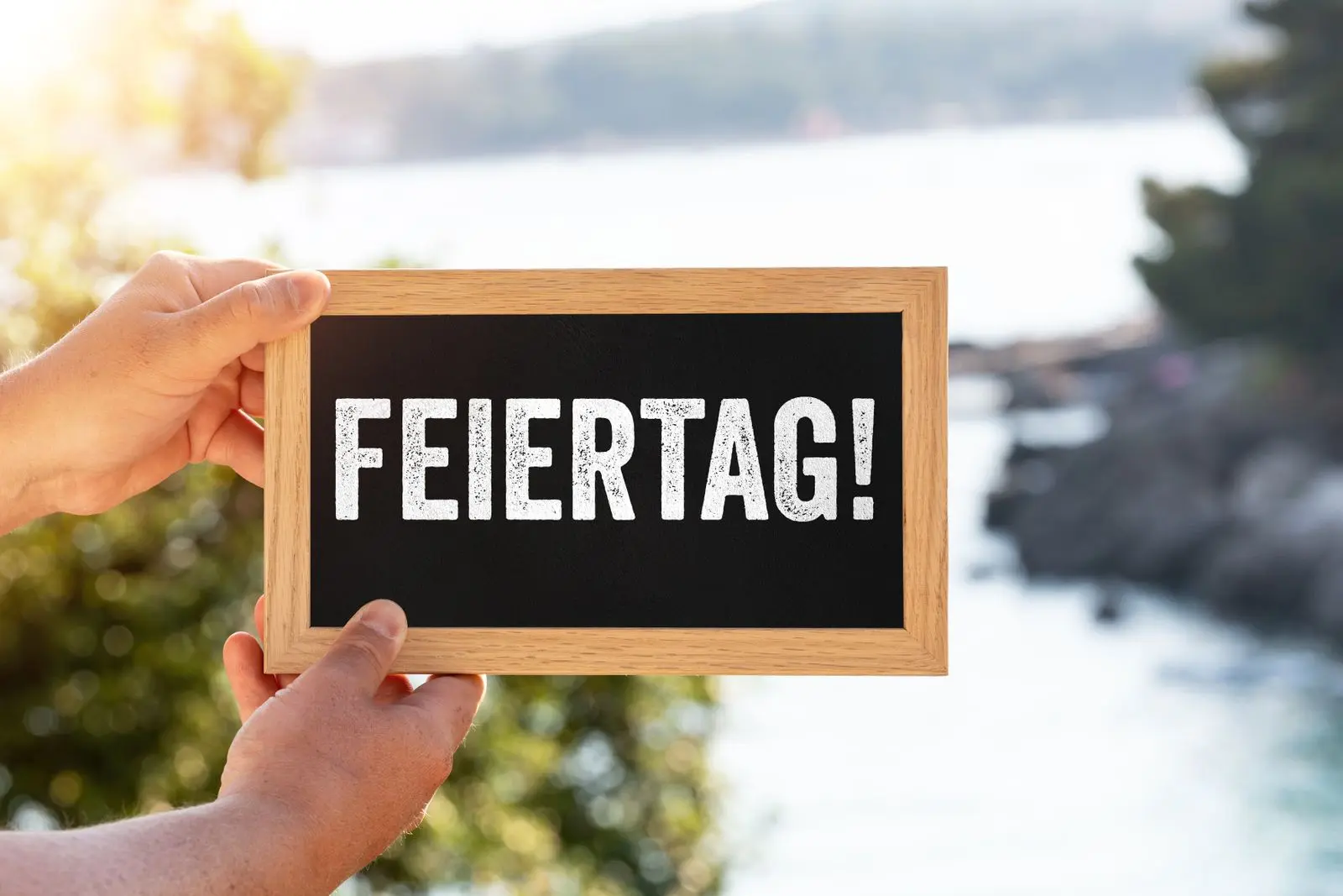 Feiertag! Steht auf einem schild.