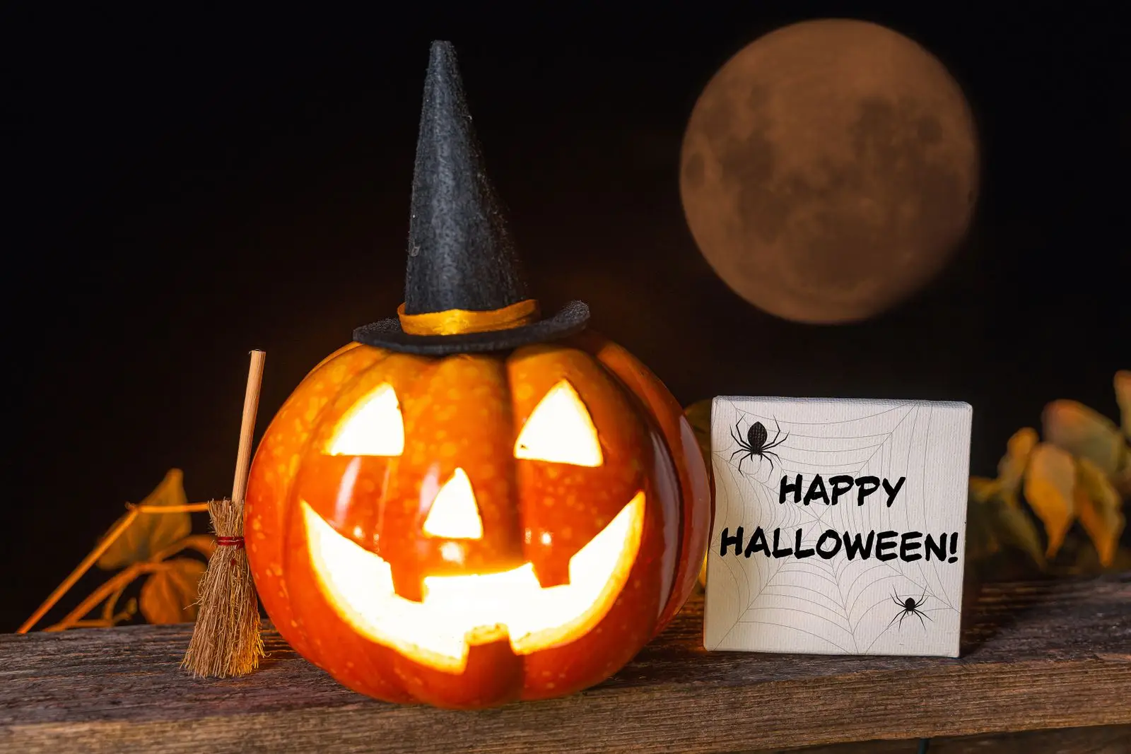 Leuchtender halloweenkürbis bild
