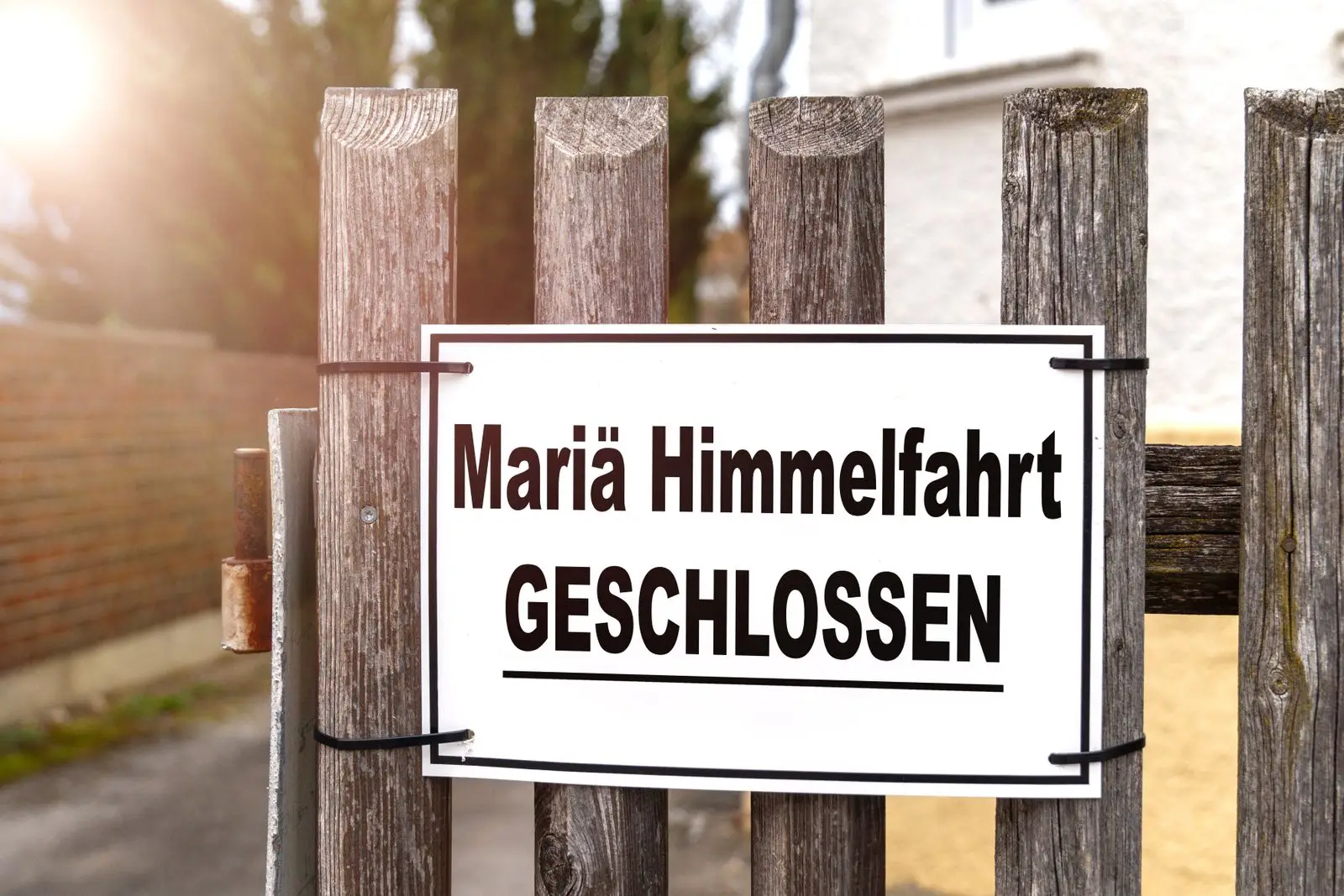 Maria himmelfahrt geschlossen schild