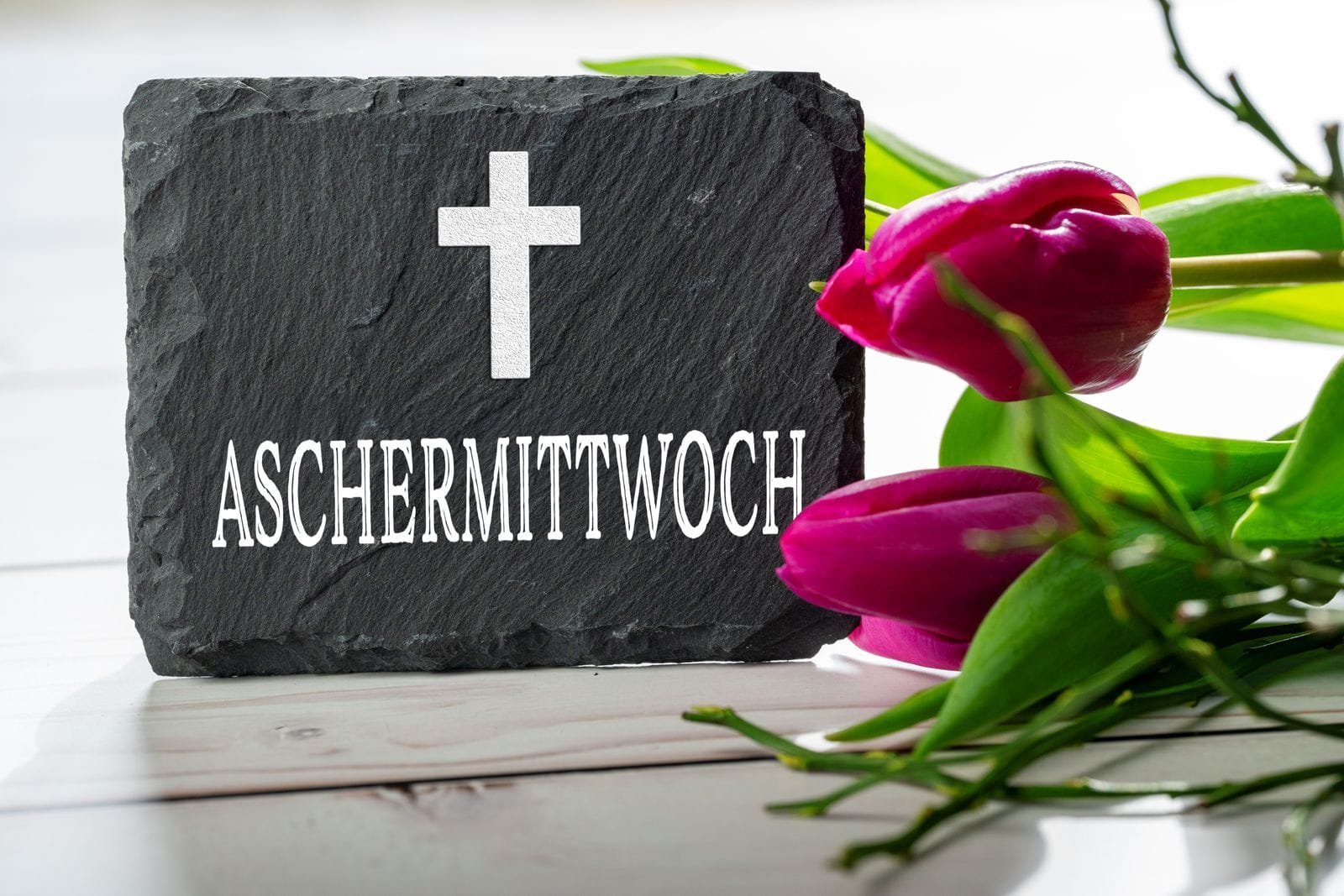 Tafel mit aschermittwoch und kreuz