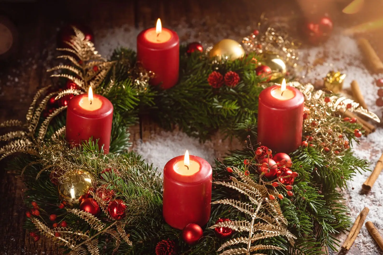 Adventskranz bilder 1 adventskranz mit roten kerzen bild zum advent Adventskranz mit roten kerzen bild zum advent
