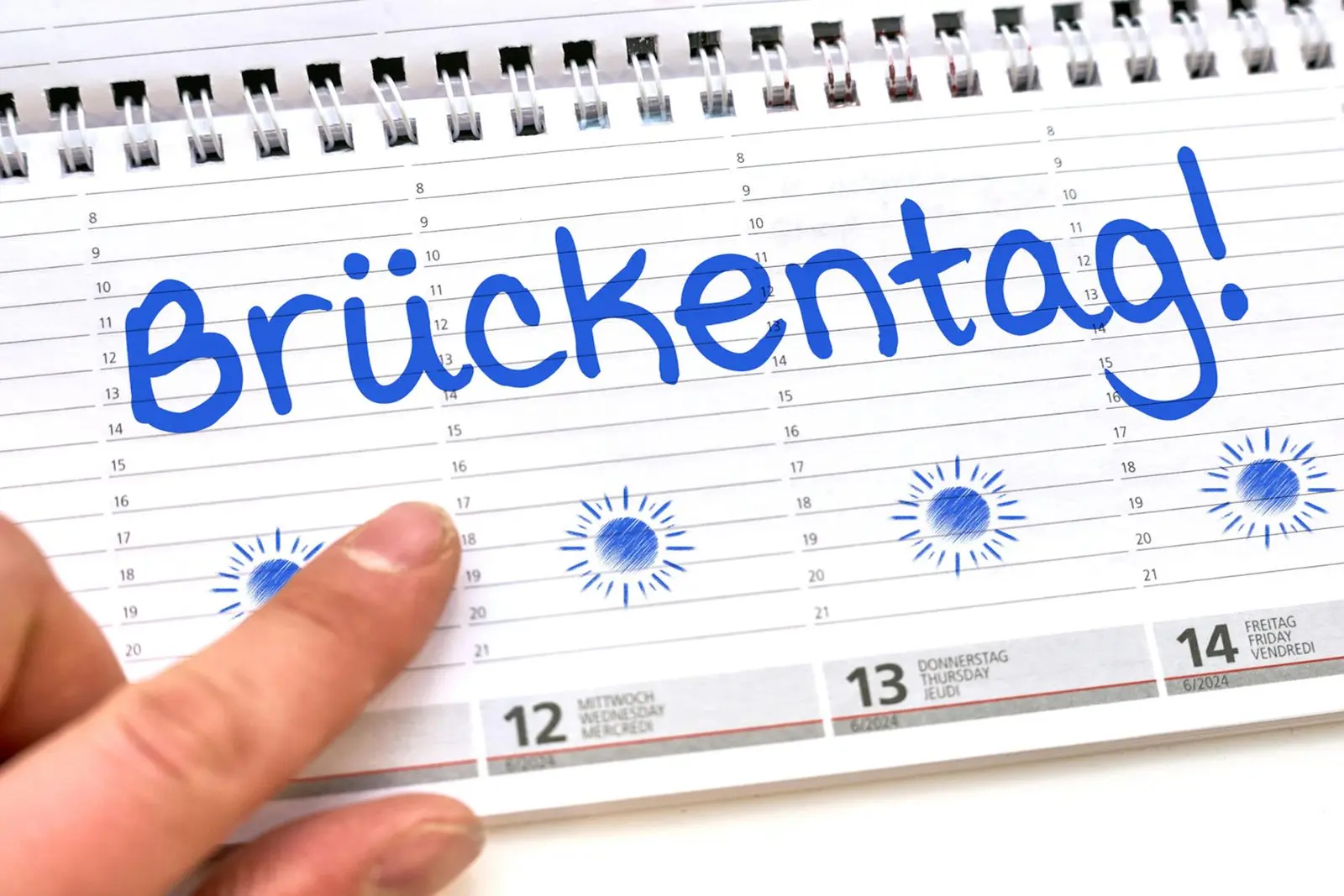 Bruckentag auf kalender in hamburg mit urlaubsplanung