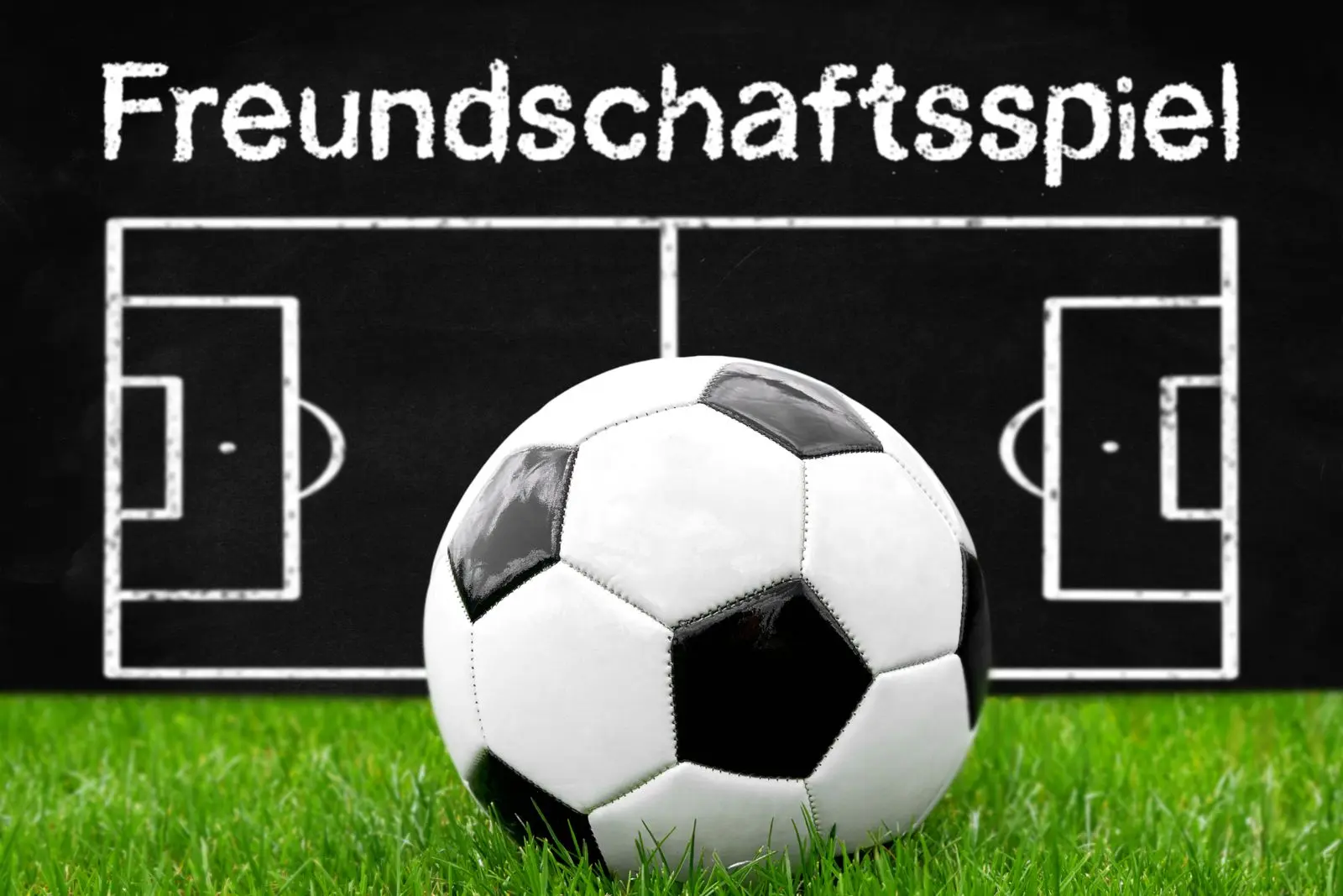 Fußball freundschaftsspiel als bild mit ball