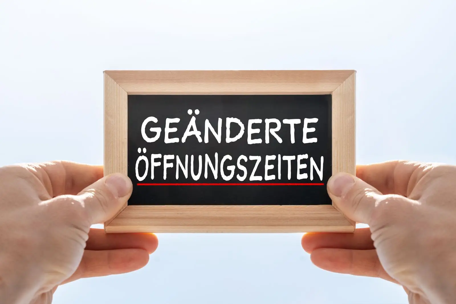 Geänderte öffnungszeiten bild von schild
