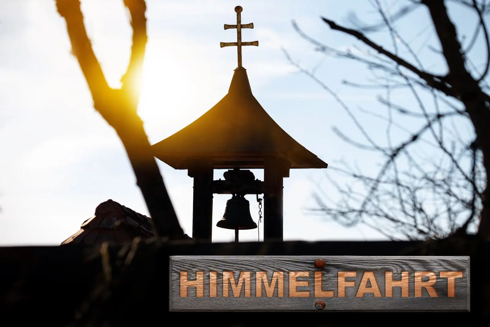 Grüße mit bild zu christi himmelfahrt mit kirche