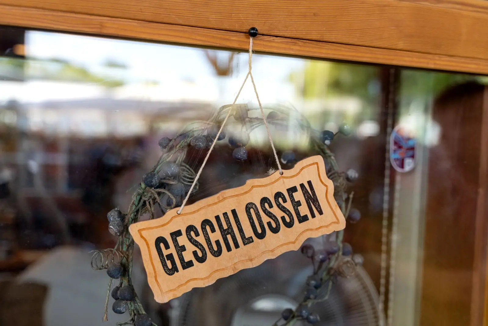 Laden 'geschlossen' schild an einer tür