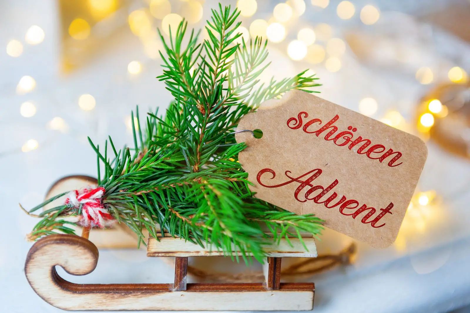 Schöne adventszeit 1 schlitten mit tannenzweigen und karte mit der aufschrift schonen advent fur schone adventszeit gruse Schlitten mit tannenzweigen und karte mit der aufschrift 'schönen advent' für schöne adventszeit grüße