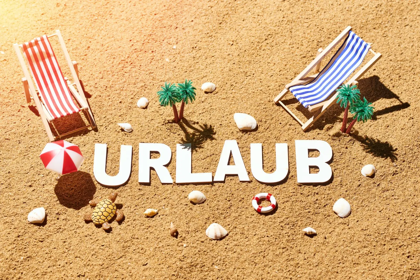 Urlaub steht als wort im sand