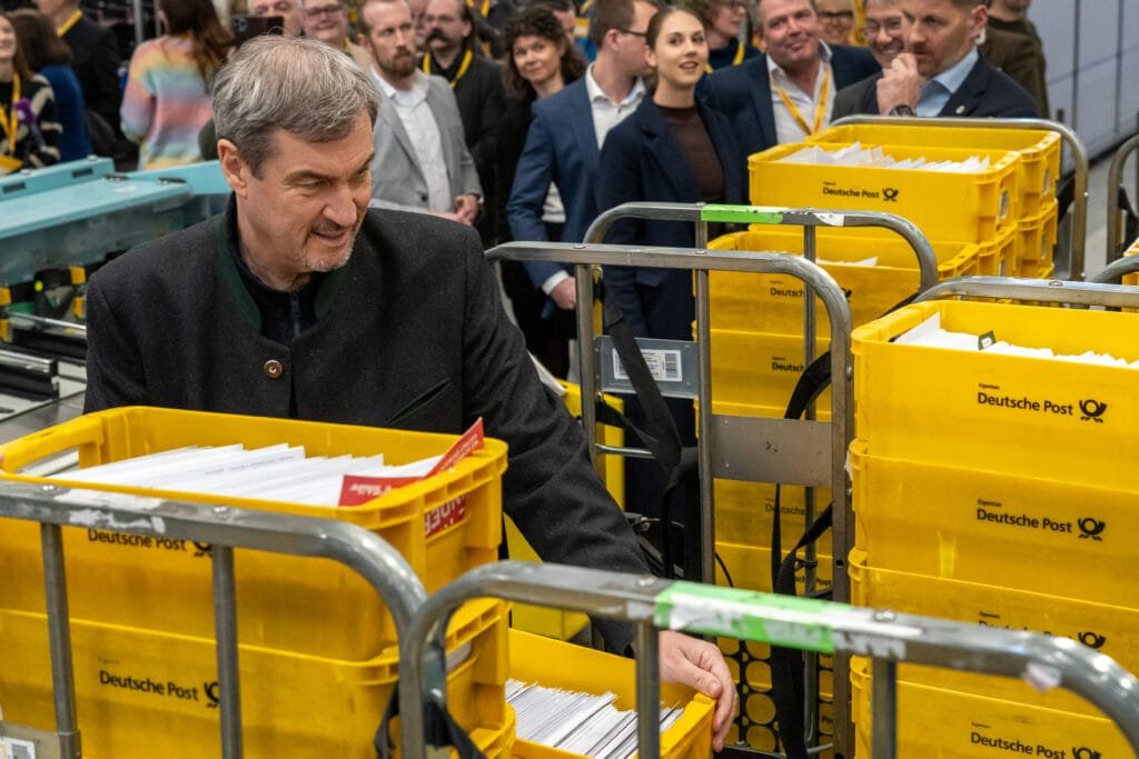 Markus söder eröffnet deutschlands modernstes briefzentrum in germering 2 deutsche post 2 Deutsche post 2
