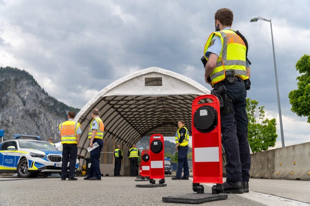 Verschärfte grenzkontrollen: bundesinnenminister und ministerpräsident in kiefersfelden 7 grenzkontrolle bayern 5 Grenzkontrolle bayern 5