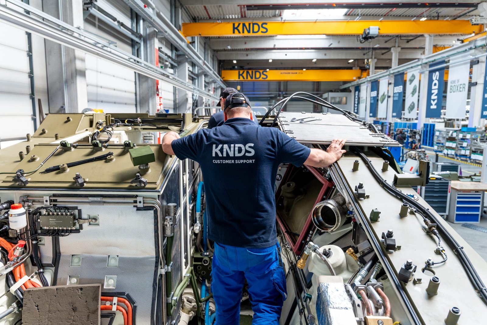 Einweihung der neuen „boxer 8x8“-fertigungslinie bei knds in münchen 2 knds 2 scaled Knds halle
