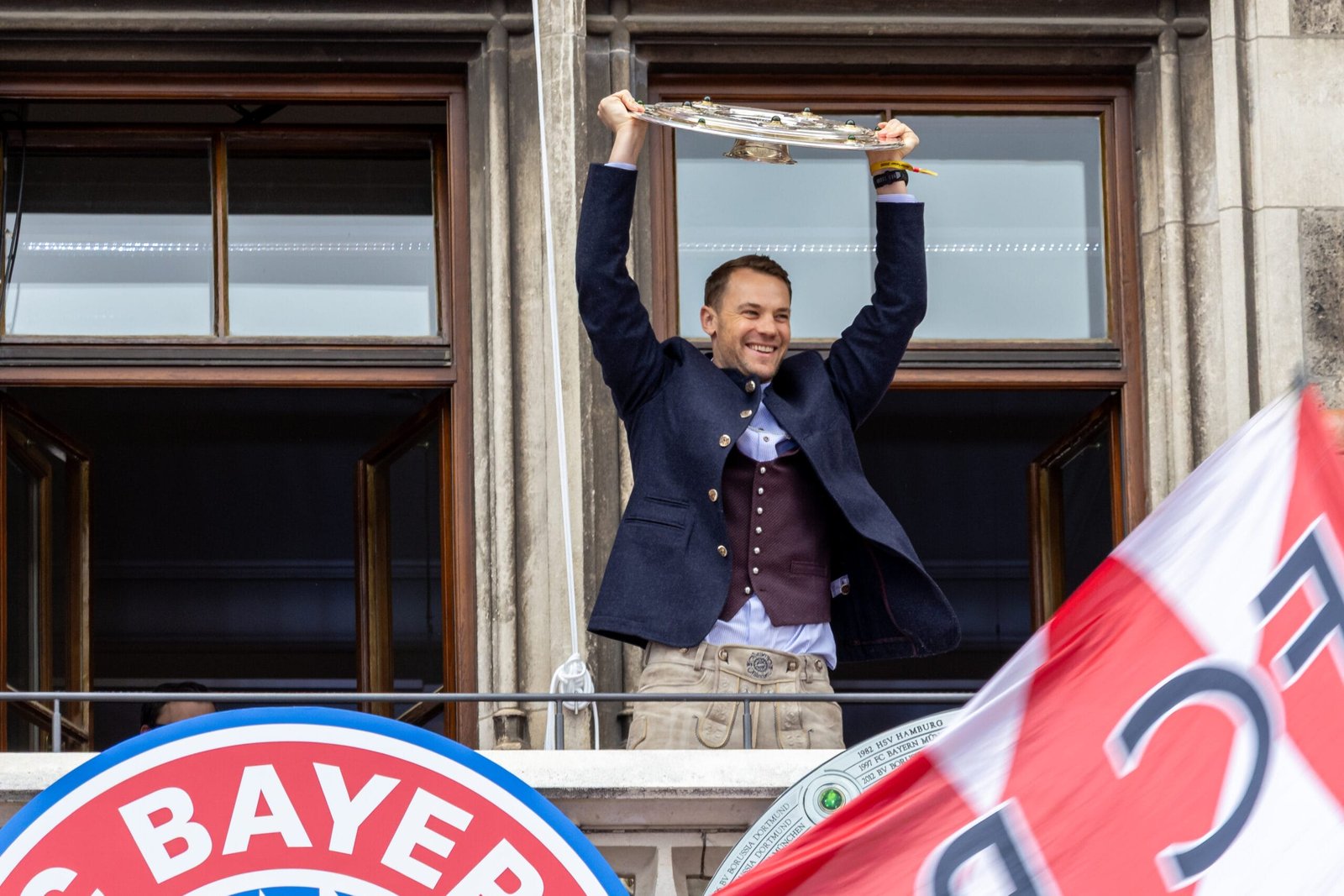 Meisterfeier des fc bayern in münchen 2 meisterfeier rathausbalkon1 scaled Meisterfeier rathausbalkon1 scaled