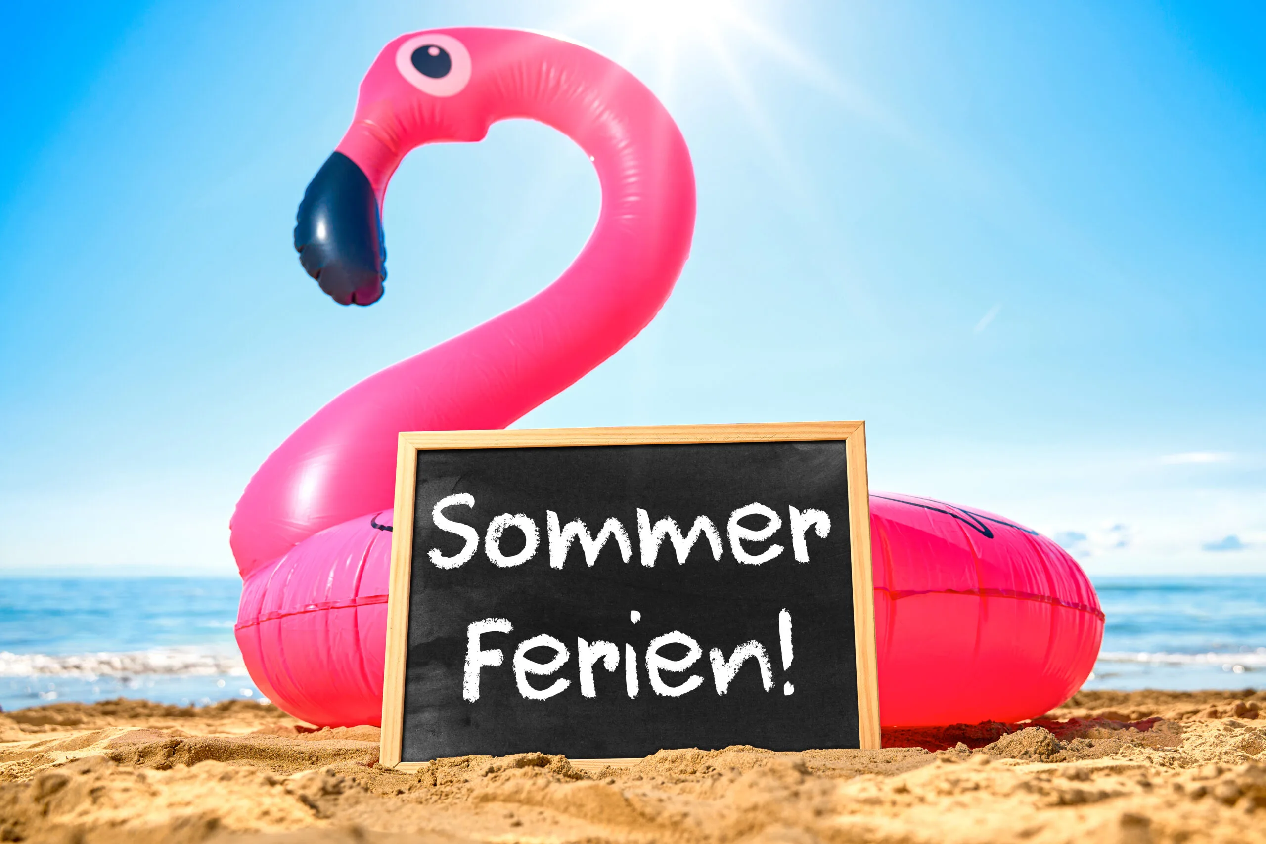 Sommerferien schild am strand