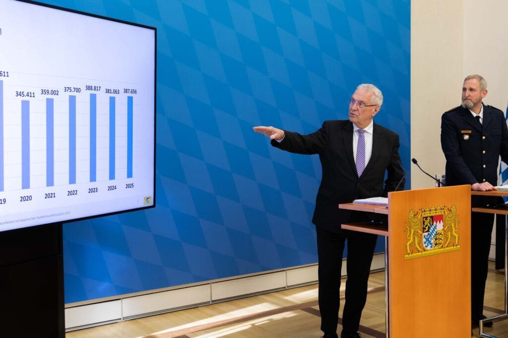 Bayerische verkehrsunfallstatistik 2025: innenminister joachim herrmann präsentiert bilanz 8 verkehrsunfallstatistik 2025 2 Bayerns innenminister joachim herrmann stellt verkehrsunfallstatistik vor